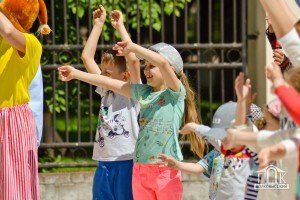 Ярмарка веселья «Здравствуй, лето!» на танцевальной площадке городского парка