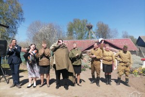 Песни Победы у самого дома! Агитбригада в пути по Волковысскому району!